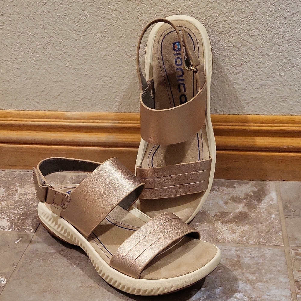 Bionica Women's Metallic Sandals